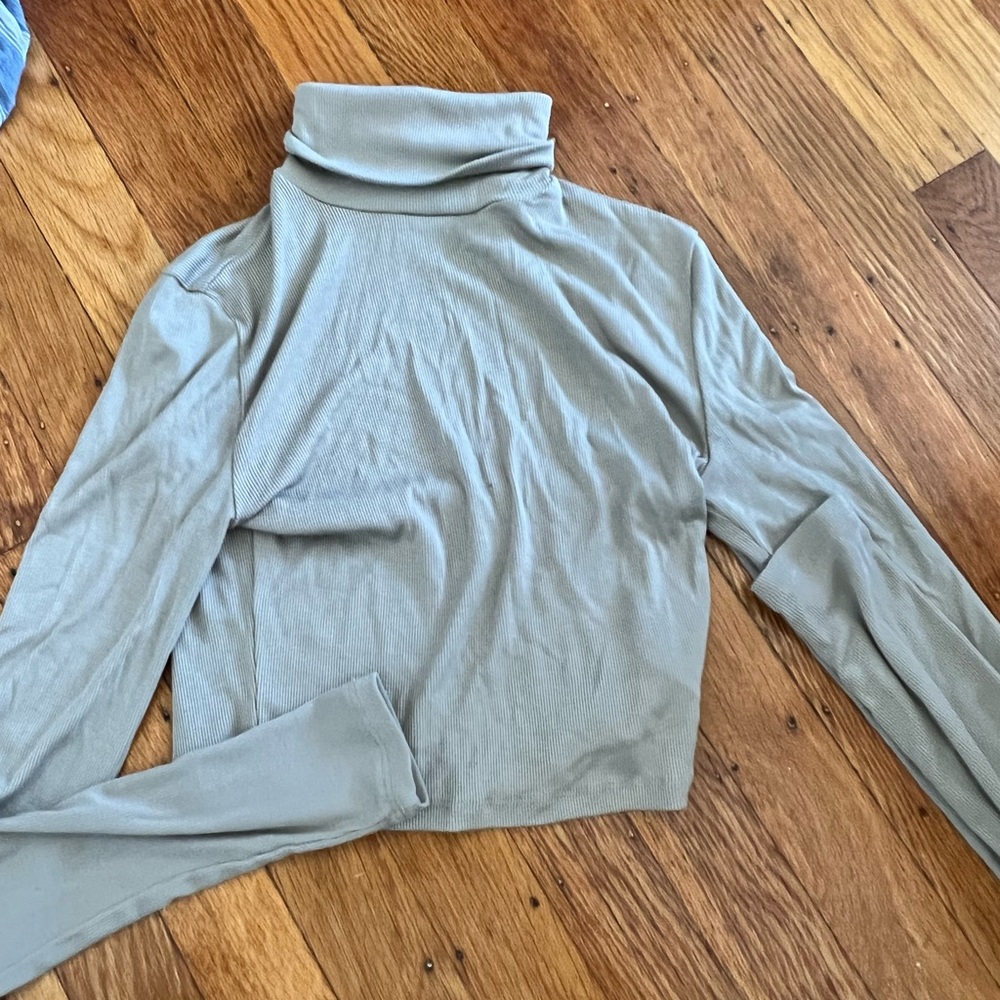 Sunday Best Green Cropped Turtle Neck (XS)